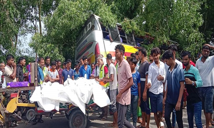 গোপালগঞ্জে বাস-ট্রাক সংঘর্ষে নিহত ৫, আহত ২৫