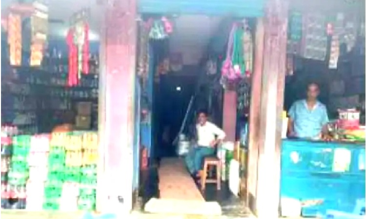 রাজশাহী বাঘায় শার্টার কেটে দোকানে চুরি