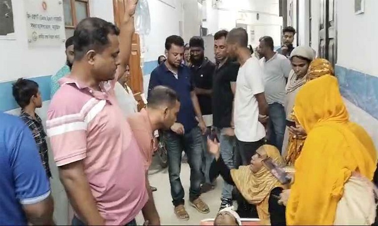 কুপিয়ে স্বেচ্ছাসেবক লীগ নেতার হাত বিচ্ছিন্ন করলো দলীয় নেতাকর্মীরা !