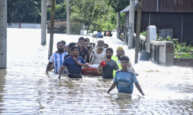 বন্যায় মৃতের সংখ্যা বেড়ে ৬৭