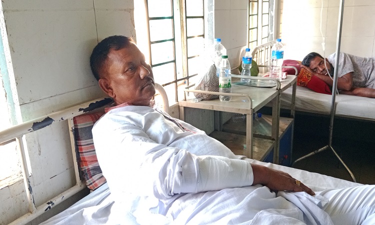 হাতীবান্ধায় প্রধান শিক্ষকের ওপর হামলা