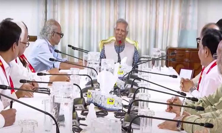 সরকার পরিচালনায় ভুলত্রুটি থাকলে ধরিয়ে দিন: সম্পাদকদের ড. ইউনূস