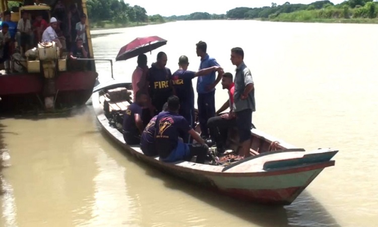 গোপালগঞ্জে মধুমতি নদীতে ট্রলারডুবি, নিখোঁজ ১