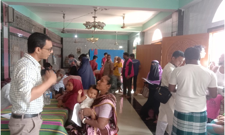 ফেনীতে ৩০০ রোগীকে বিনামূল্যে চিকিৎসা ও ঔষধ প্রদান