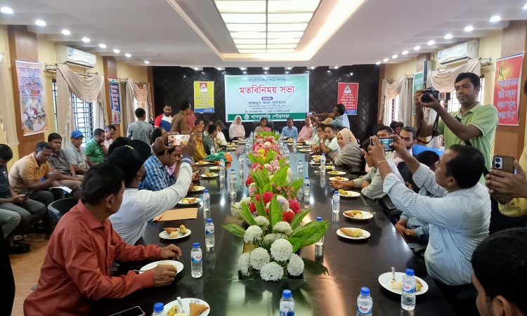 খাগড়াছড়িতে সাংবাদিকদের সাথে পৌর প্রশাসকের মতবিনিময়