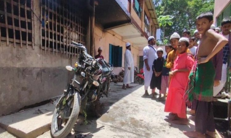 বাসের ধাক্কায় কাশিয়ানীতে স্কুল শিক্ষক নিহত