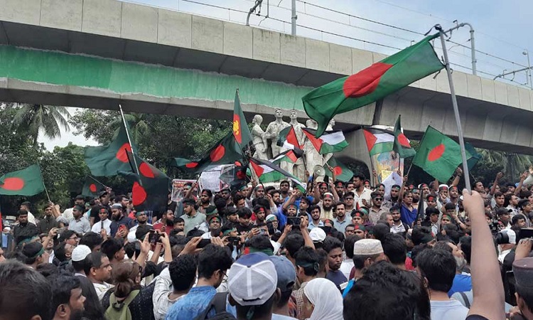 কোটা আন্দোলনে নিহতদের স্মরণে ছাত্র-জনতার ‘শহীদি মার্চ’ শুরু