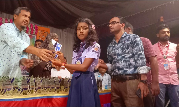 গোমস্তাপুরে বৃত্তি পরীক্ষার কৃতি শিক্ষার্থীদের সংবর্ধনা