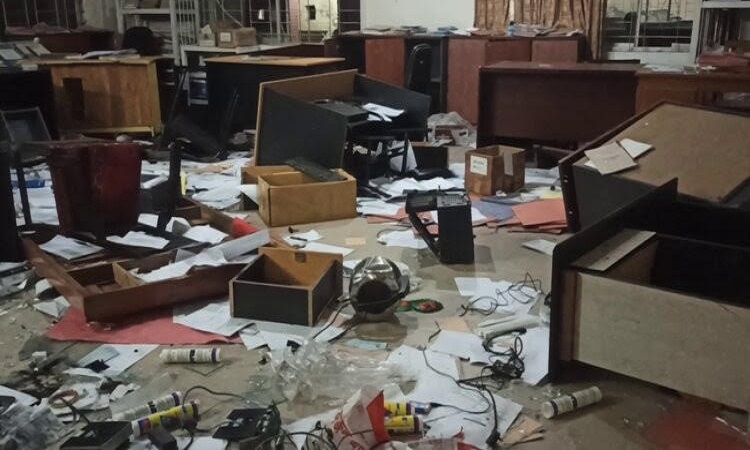 পলাশে জুটমিলে হামলা-ভাঙচুর, আহত ৬