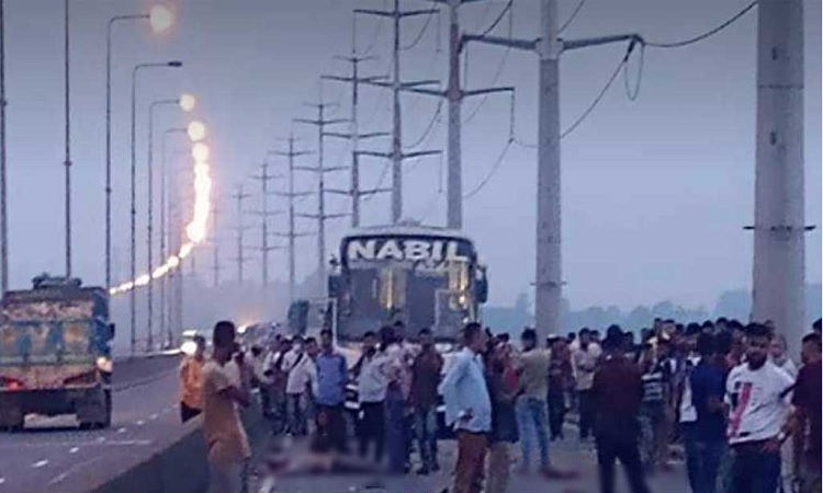 বঙ্গবন্ধু সেতুতে ট্রাকের পেছনে বাসের ধাক্কা, নিহত ৩