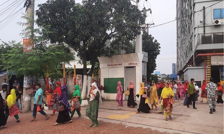 কাজে ফিরেছে সাভার-আশুলিয়ায় শ্রমিকেরা, পরিস্থিতি স্বাভাবিক