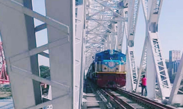 ভৈরবে ট্রেনের ধাক্কায় নারীসহ দুইজনের মৃত্যু