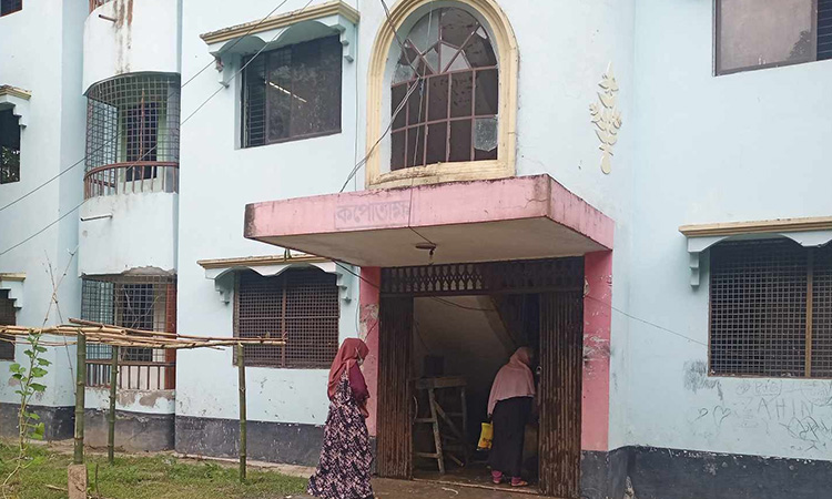 ইবির খালেদা জিয়া হলে বারবার দুর্ঘটনা, ছাত্রীদের স্থানান্তর