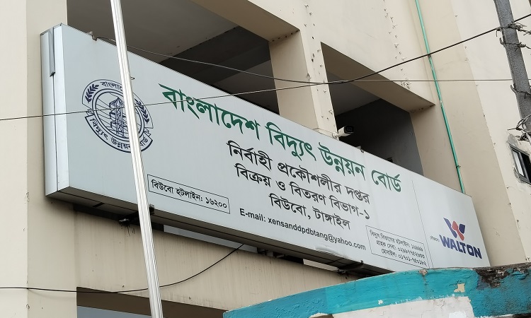 টাঙ্গাইলে লোডশেডিংয়ে অতিষ্ঠ জনজীবন, ক্ষুব্ধ গ্রাহকেরা