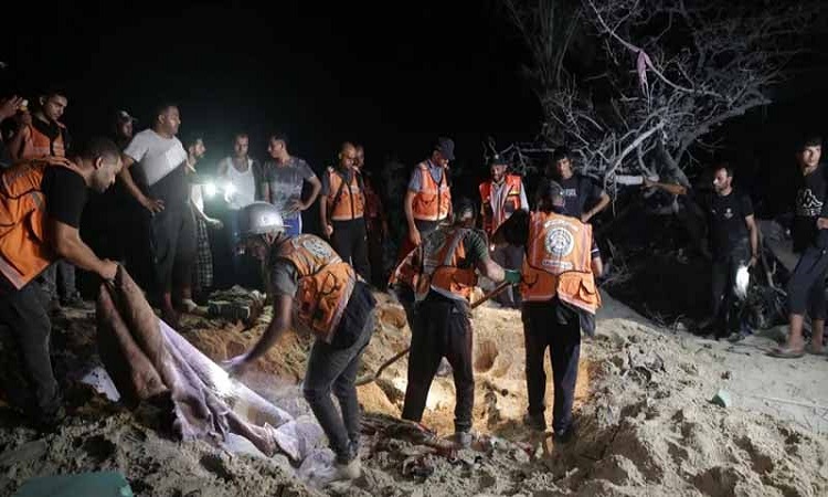 গাজার শরণার্থী শিবিরে ইসরায়েলের ভয়াবহ হামলা, নিহত অন্তত ৪০