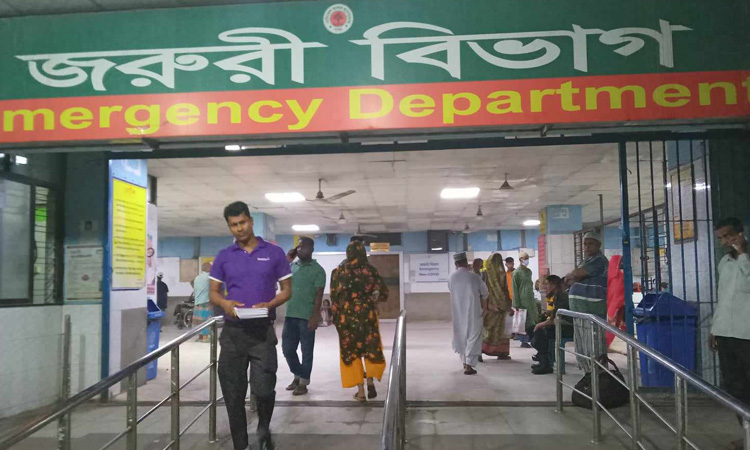 শাহবাগে অটো রিকশা থেকে পড়ে শিক্ষিকার মৃত্যু