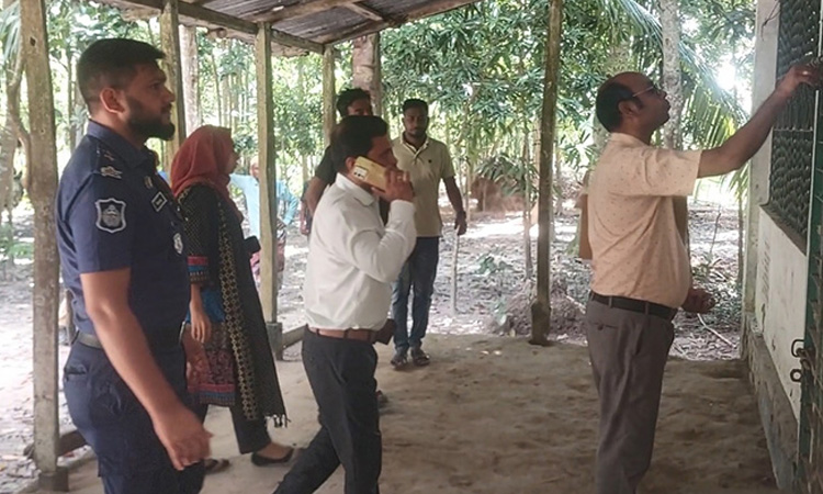 দখলমুক্ত হলো সুনীল গঙ্গোপাধ্যায়ের পৈত্রিক ভিটা