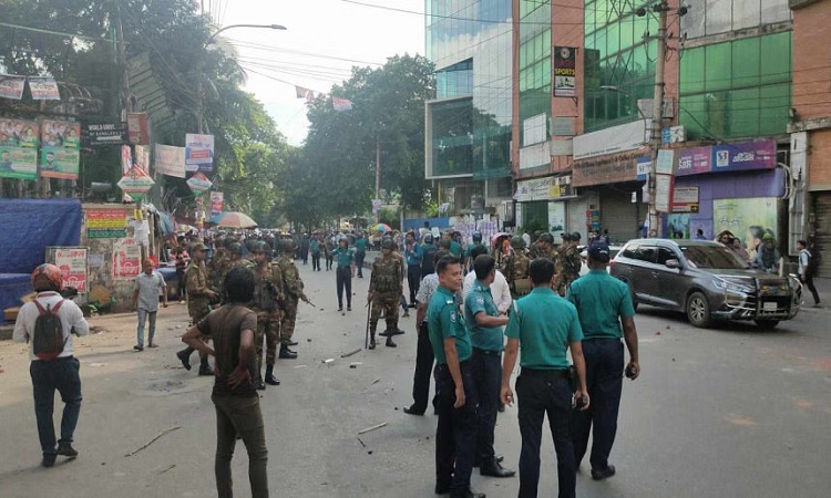সায়েন্সল্যাবে শিক্ষার্থীদের সংঘর্ষ, আহত ১৫ জন ঢামেকে