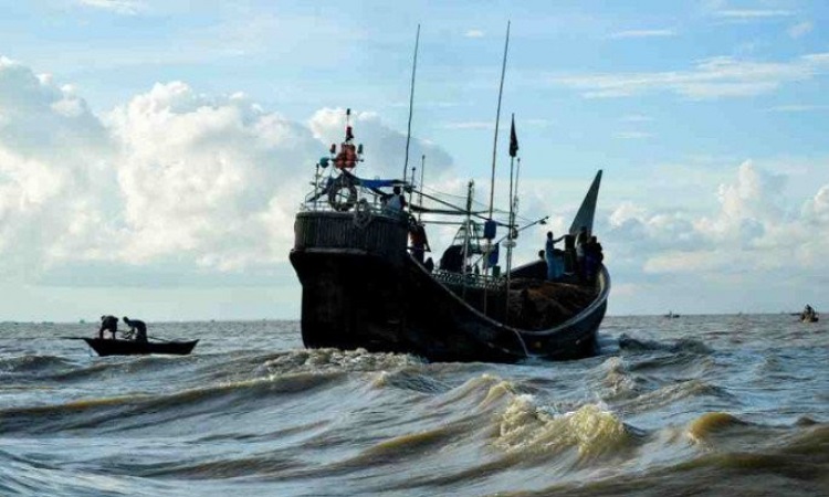 সেন্টমার্টিনে যাত্রীবাহী ট্রলারে ফের মিয়ানমারের গুলি