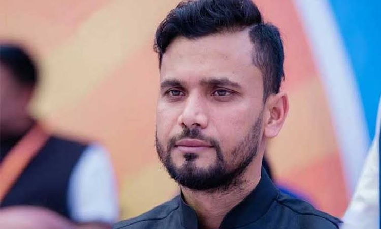 এবার মাশরাফীর বিরুদ্ধে মামলা, আসামি তার বাবাও