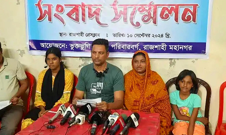রাজশাহীতে প্রবাসীর বাড়িতে হামলা লুটপাট, প্রাণভয়ে ঘর ছাড়া পরিবার
