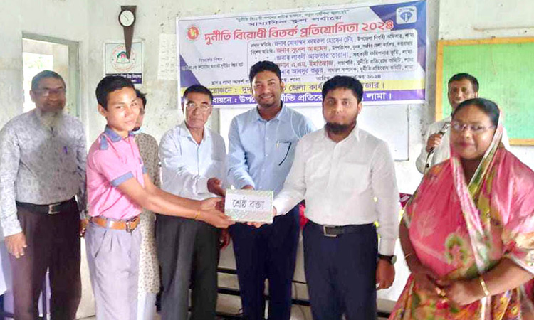 লামায় দুর্নীতি বিরোধী বিতর্কে চ্যাম্পিয়ন ‘স্বপ্ন কানন বিদ্যাপীঠ’ দল