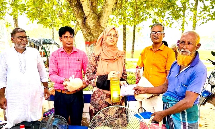হিলিতে স্বল্প মূল্য টিসিবি পণ্য বিক্রয় শুরু