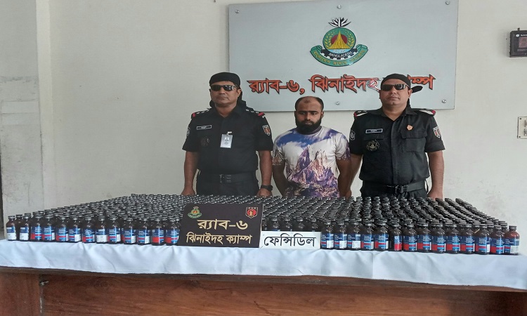 ঝিনাইদহে বিপুল পরিমাণ ফেন্সিডিলসহ মাদক ব্যবসায়ী আটক