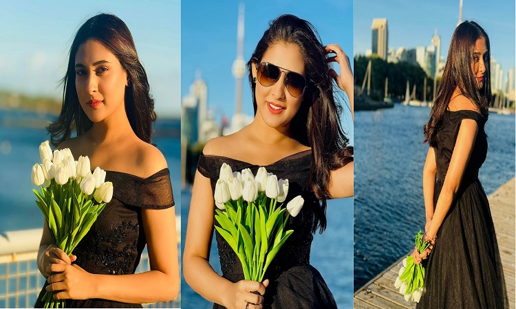 সাদা টিউলিপ হাতে মেহজাবীনের শান্তির বার্তা