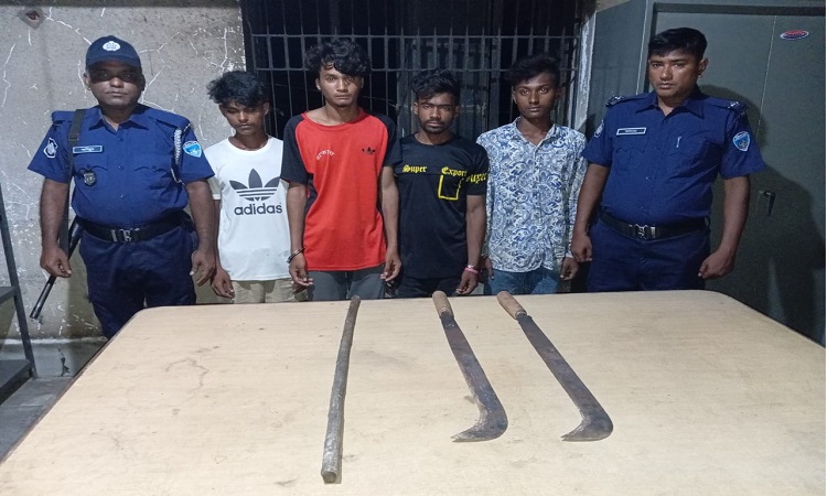 ব্রাহ্মণবাড়িয়ায় দেশীয় অস্ত্রসহ ৪ ছিনতাইকারী আটক