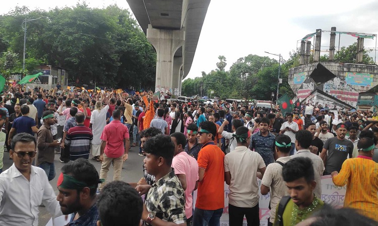 শাহবাগে ‘হিন্দু জাগরণ মঞ্চ’-এর অবরোধ, যান চলাচল বন্ধ