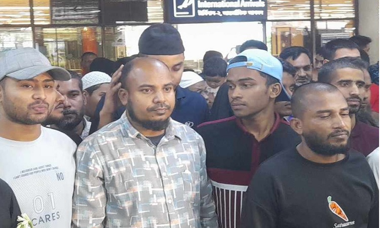 দেশে ফিরলেন আমিরাতে ক্ষমা পাওয়া আরও ২৬ বাংলাদেশি
