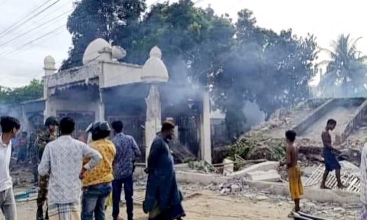 গাজীপুরে ‘ফসিহ পাগলা’র মাজার ভাঙচুর-লুটপাট-অগ্নিসংযোগ