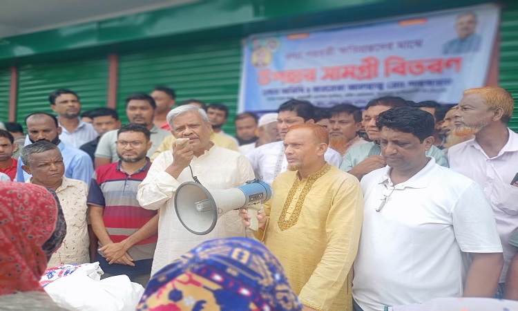 নোয়াখালীতে বন্যায় ক্ষতিগ্রস্তদের মাঝে বিএনপির উপহারসামগ্রী বিতরণ