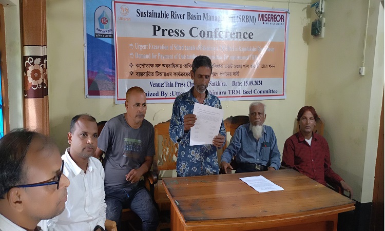 তালায় খাল খনন ও টিআরএম-এর বকেয়া ক্ষতিপূরণ প্রদানের দাবি