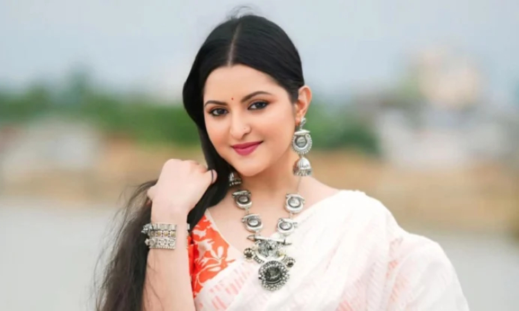 ভিসা জটিলতায় ভারত যেতে পারছেন না পরীমনি