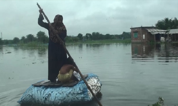 টানা বৃষ্টিতে উপকূলের নিম্নাঞ্চল প্লাবিত, দুর্ভোগে নিম্ন আয়ের মানুষ