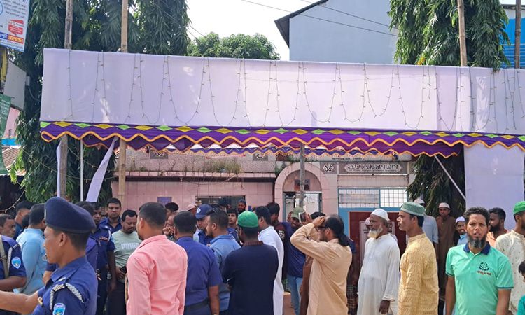 ফেনীতে ঈদে মিলাদুন্নবীর মিছিলে জামায়াতের হামলা, আহত ৩০