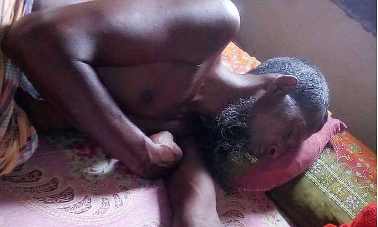 ক্যান্সারে আক্রান্ত হিলির লোকমান সকলের সহযোগিতায় বাঁচতে চায়