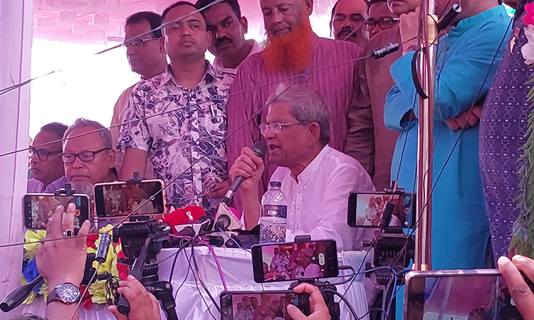 প্রতিবেশী হিসেবে ভারতের সঙ্গে থাকতে চাই কিন্তু অন্যায় করলে ছাড় নয়: মির্জা ফখরুল