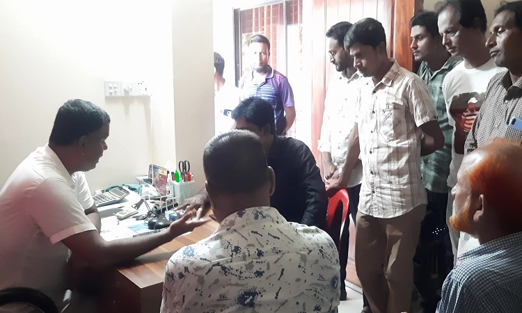 পানামা হিলি পোর্টে বাধ্যতামূলক ছুটি দেয়ায় কর্মচারীদের ক্ষোভ