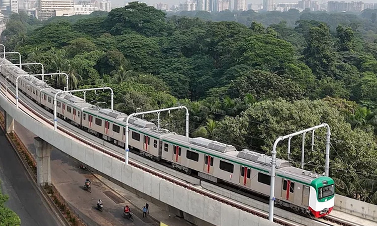 ১১ ঘণ্টা পর আগারগাঁও-মতিঝিল অংশে মেট্রোরেল চলাচল শুরু
