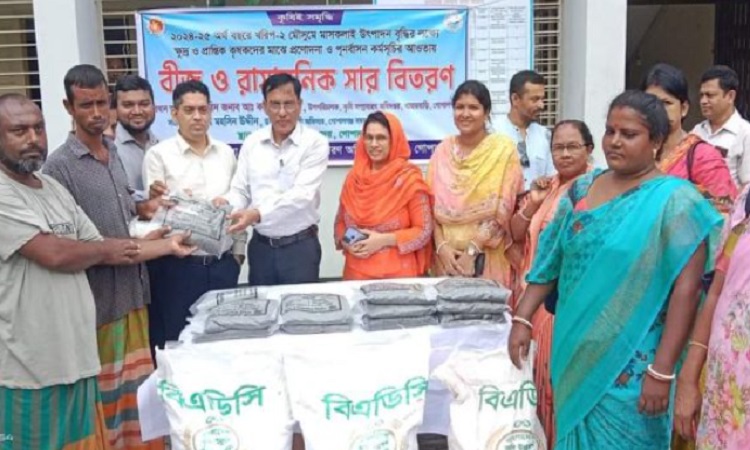 গোপালগঞ্জে প্রণোদনার বীজ-সার পেল ২৫০ কৃষক