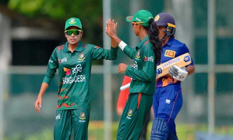 শ্রীলঙ্কাকে উড়িয়ে দিয়ে বাঘিনীদের বড় জয়