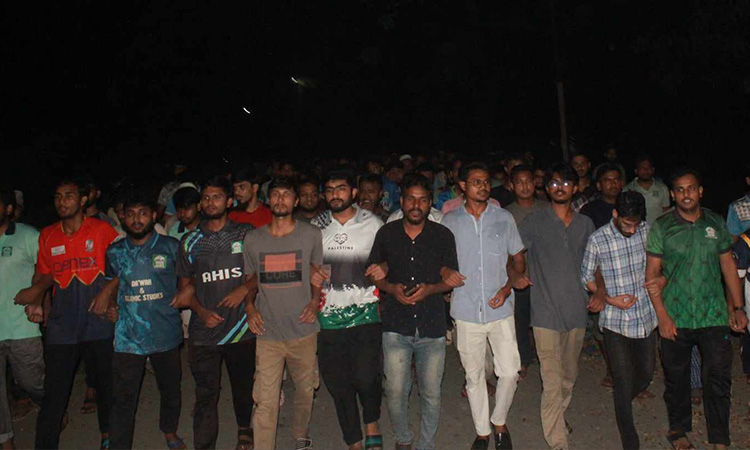 বিচারবহির্ভূত হত্যাকাণ্ডের প্রতিবাদে ইবি শিক্ষার্থীদের বিক্ষোভ