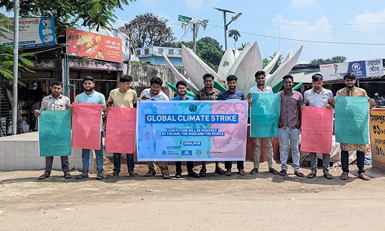 খানসামায় নির্ভয় ফাউন্ডেশনের আয়োজনে গ্লোবাল ক্লাইমেট স্ট্রাইক