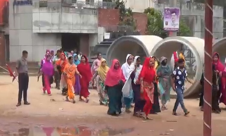 খুলেছে আশুলিয়ার অধিকাংশ পোশাক কারখানা