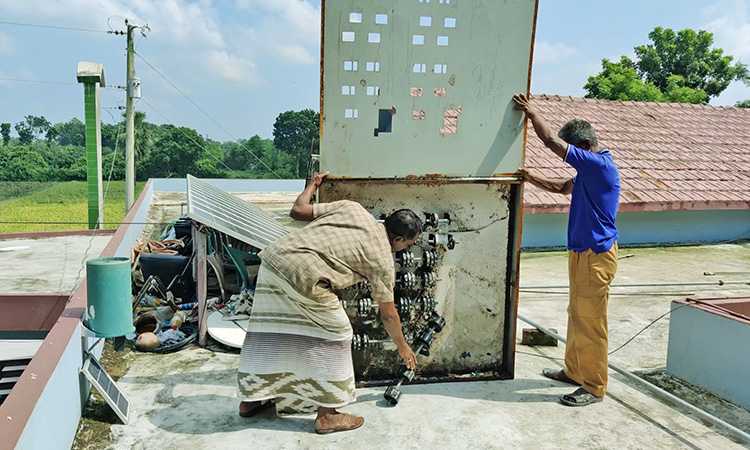 চুয়াডাঙ্গায় কৃষি আবহাওয়া পূর্বাভাস বোর্ড  কৃষকদের কোনো কাজে আসছে না