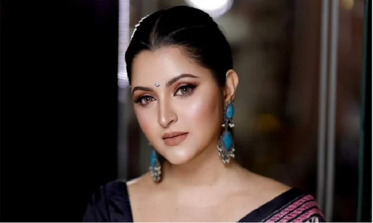 সাক্ষ্য দিতে আদালতে পরীমণি