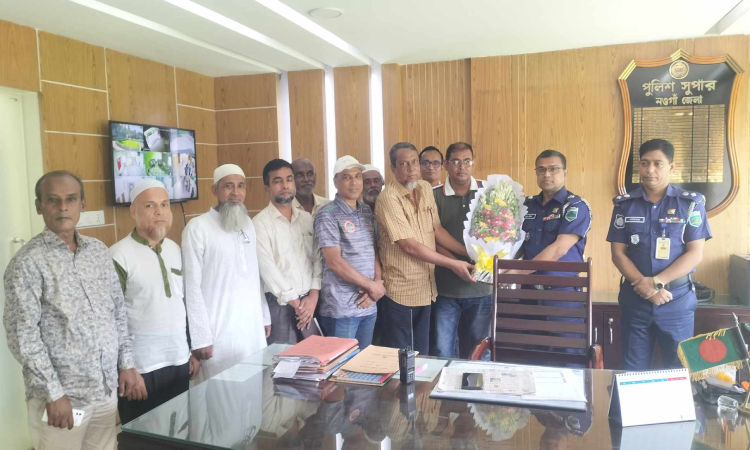 নওগাঁয় পুলিশ সুপারের সাথে রেফারি অ্যাসোসিয়েশনের সৌজন্য সাক্ষাৎ